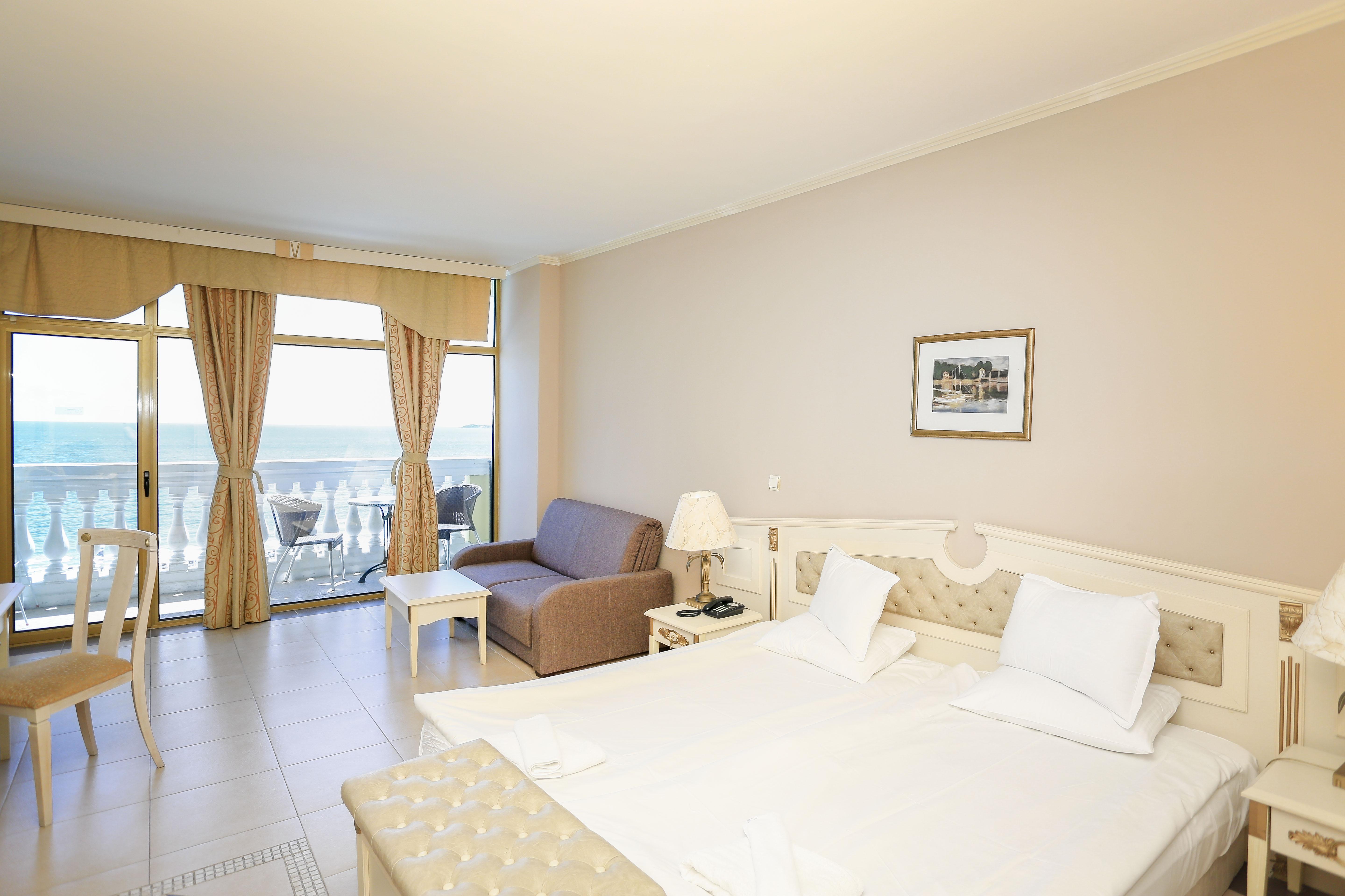 Imperial Palace Hotel Sunny Beach Exterior photo A typical hotel room