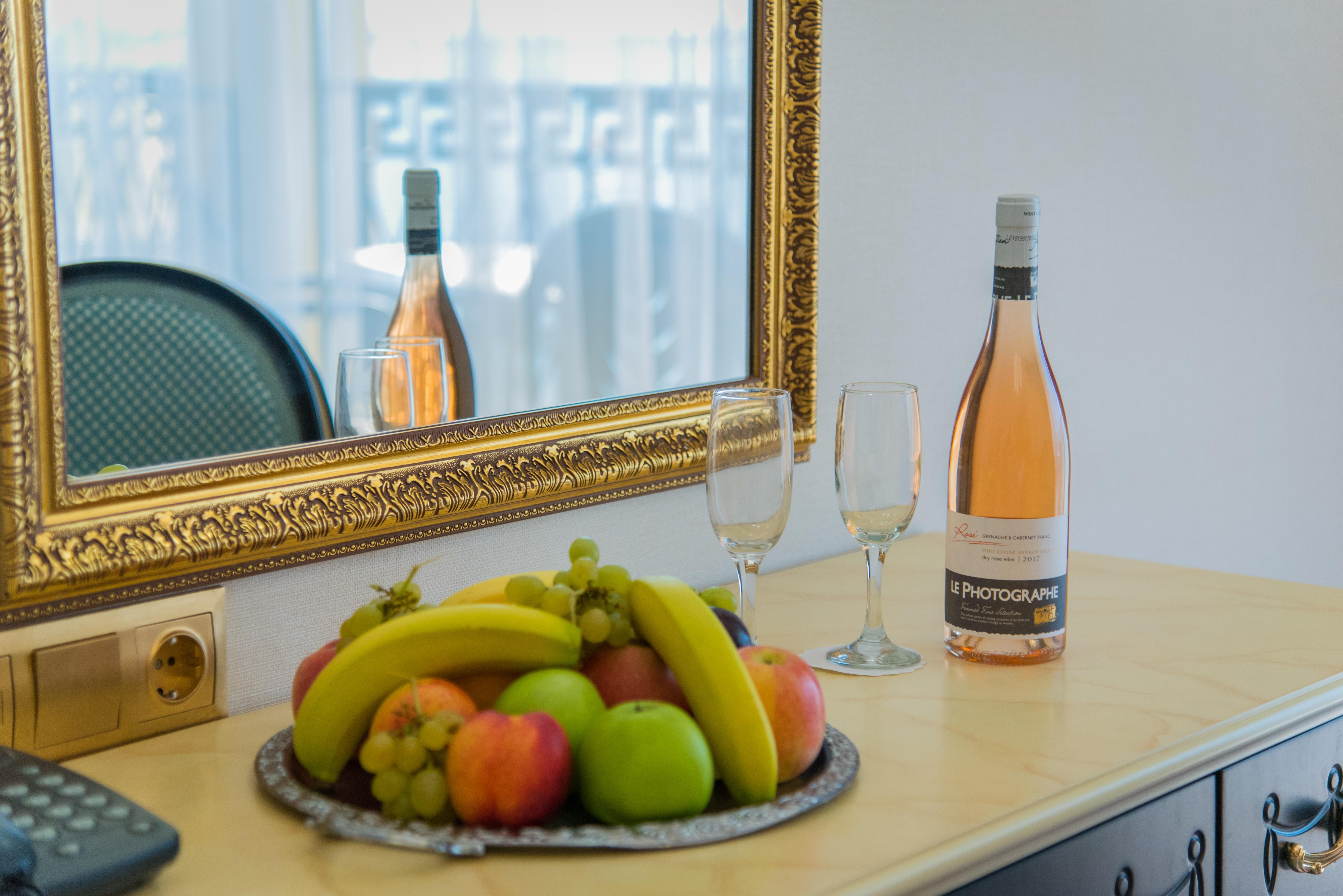 Imperial Palace Hotel Sunny Beach Exterior photo A bottle of wine and fruit