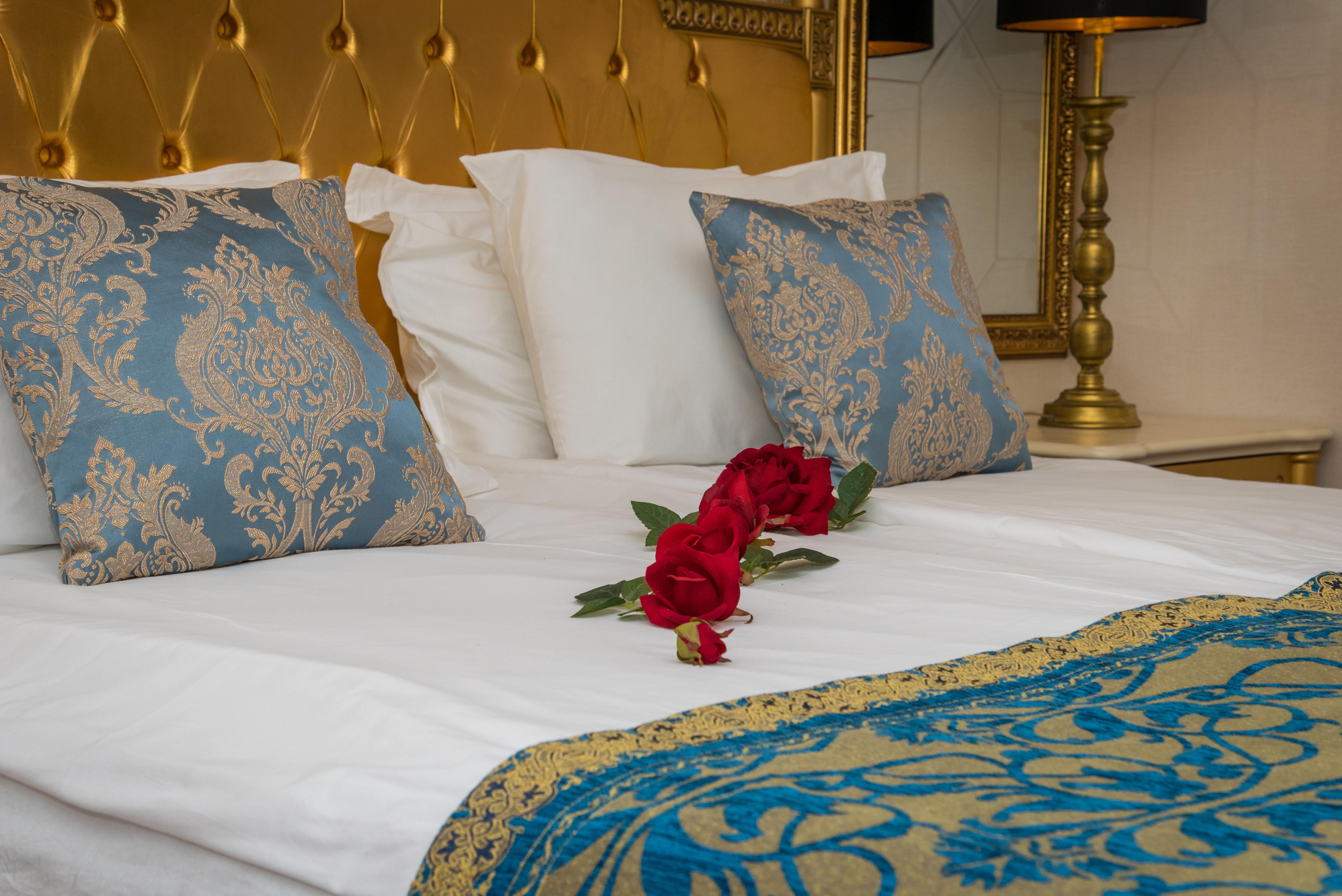 Imperial Palace Hotel Sunny Beach Exterior photo A bed with a bed runner