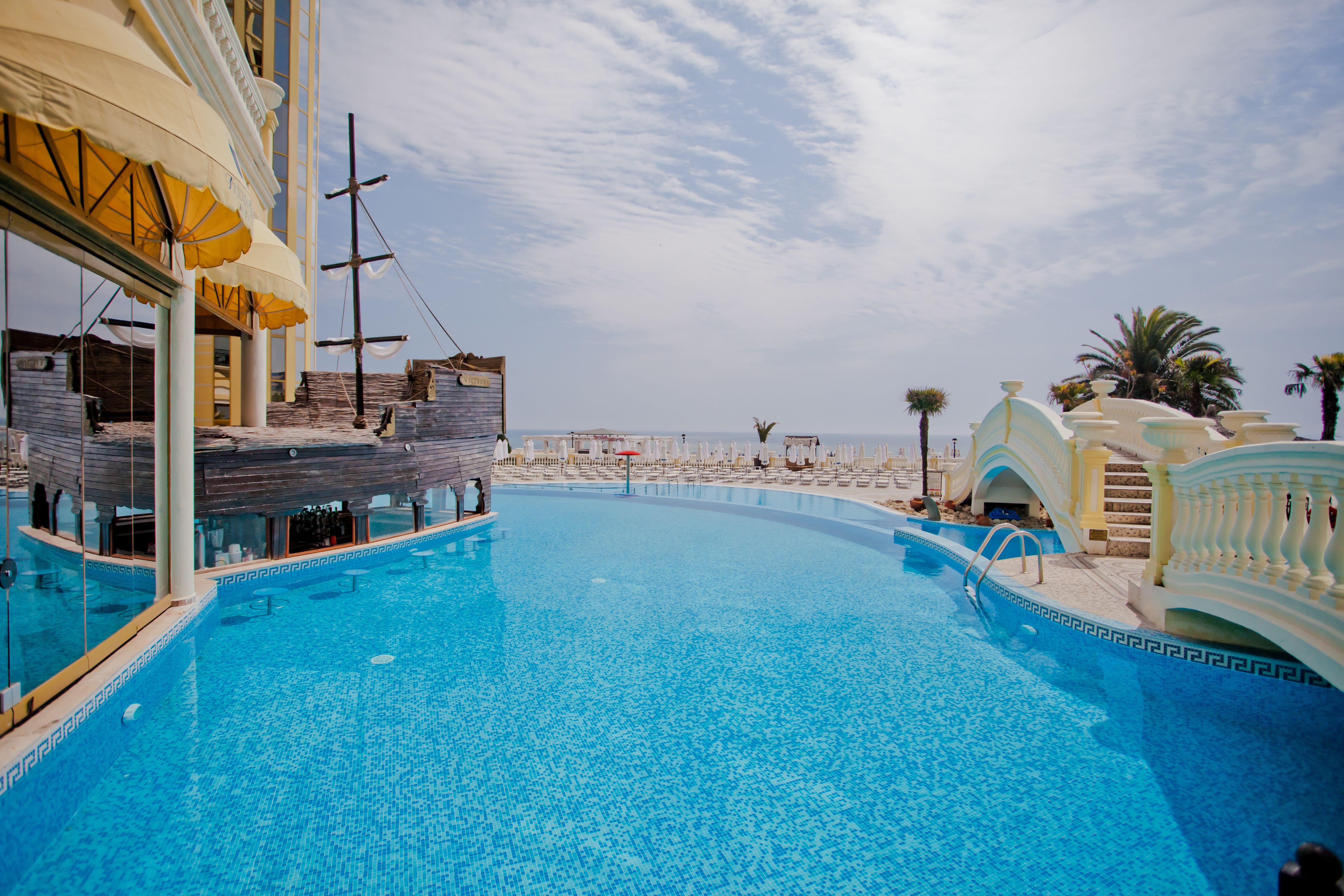 Imperial Palace Hotel Sunny Beach Exterior photo Infinity pool at the Grand Hotel