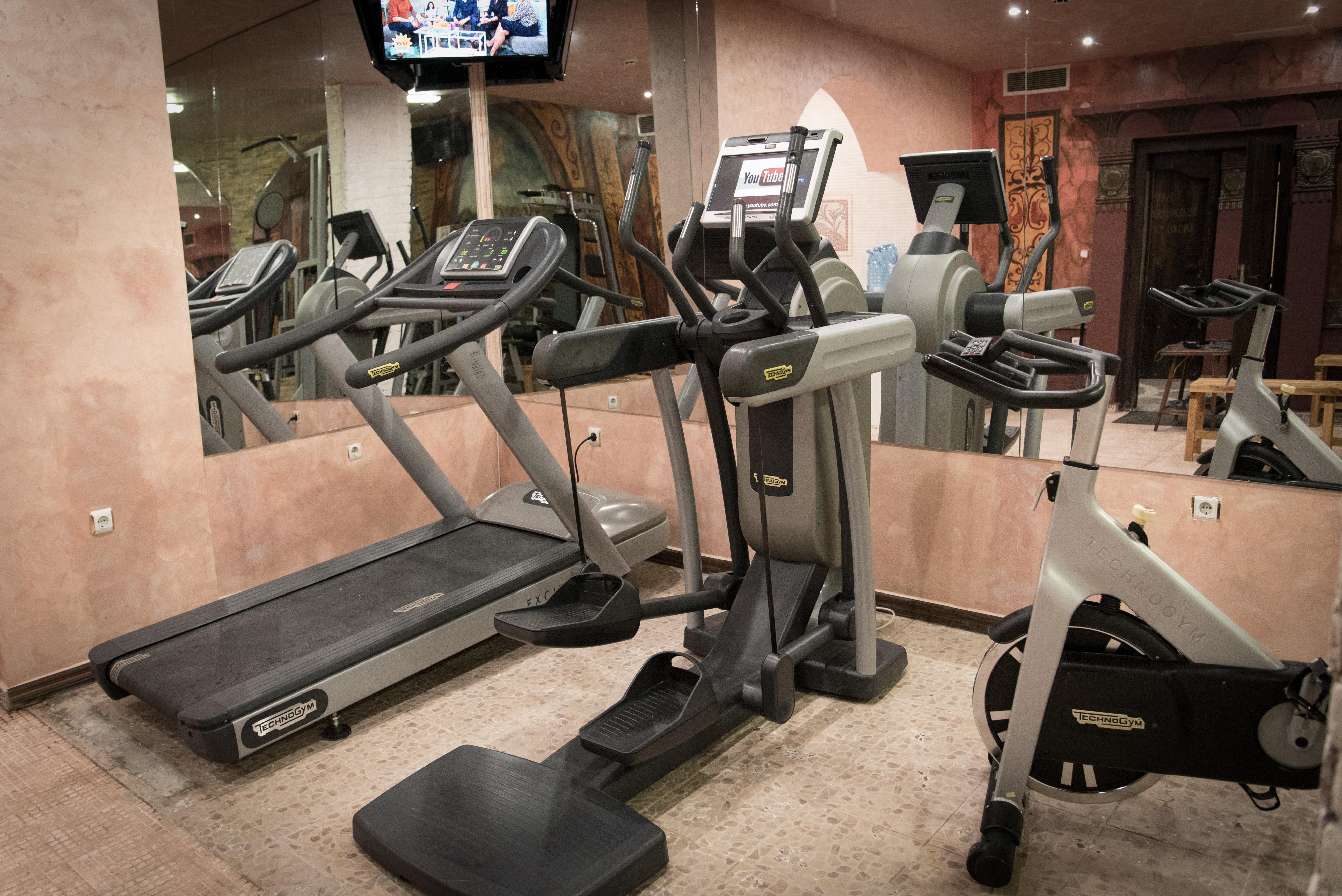 Imperial Palace Hotel Sunny Beach Exterior photo A typical gym