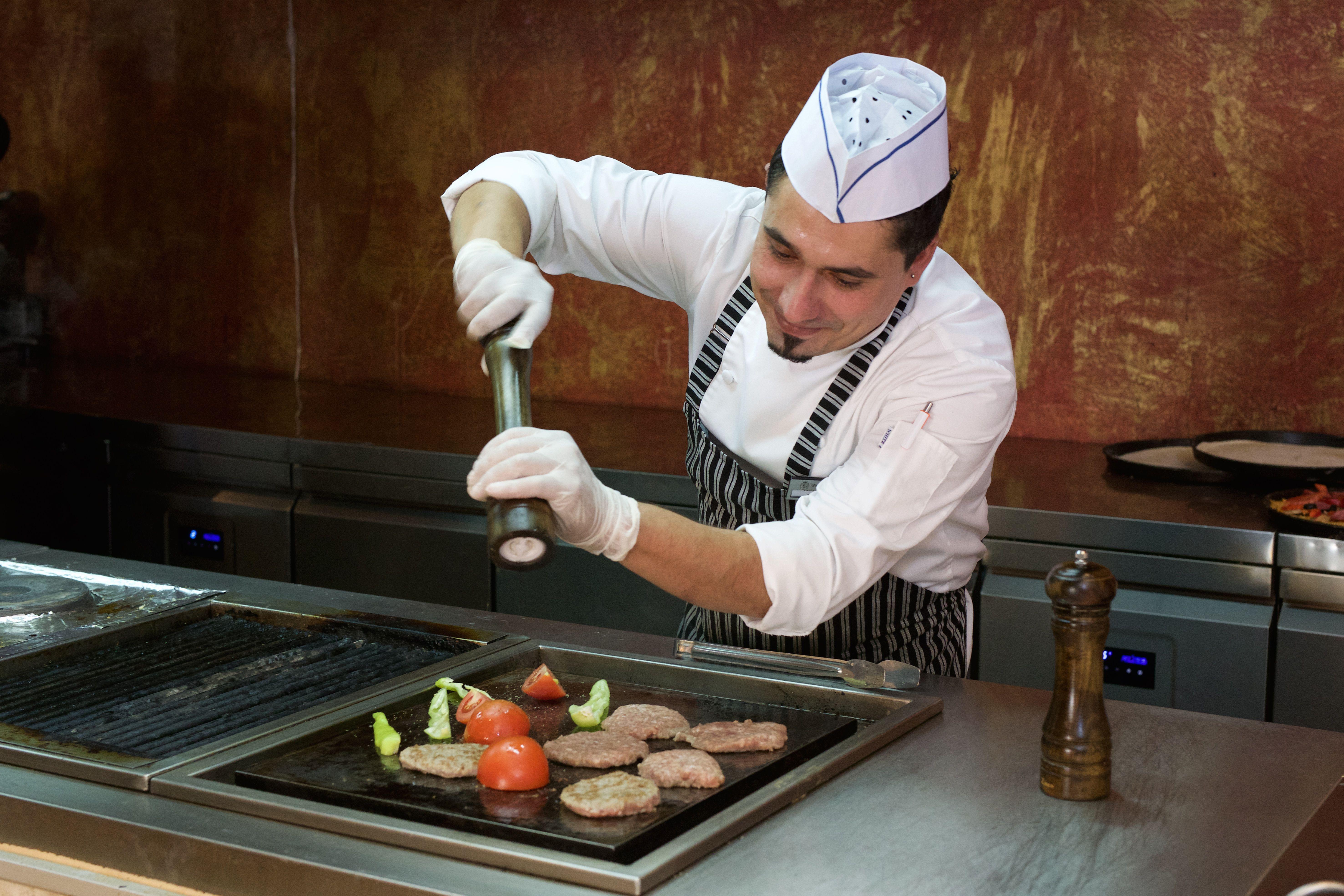 Imperial Palace Hotel Sunny Beach Exterior photo A sous-chef seasoning food