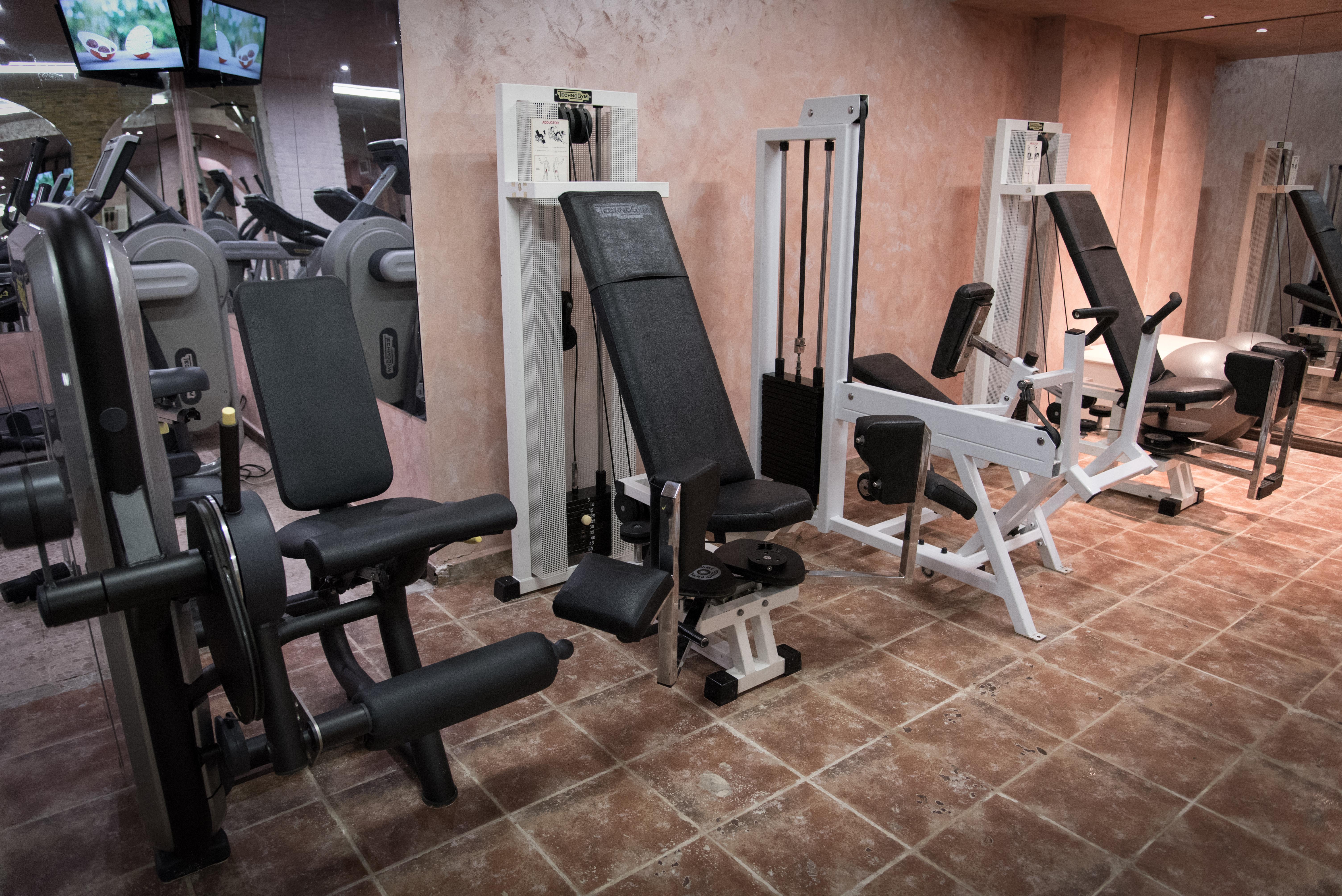 Imperial Palace Hotel Sunny Beach Exterior photo Leg extension machine