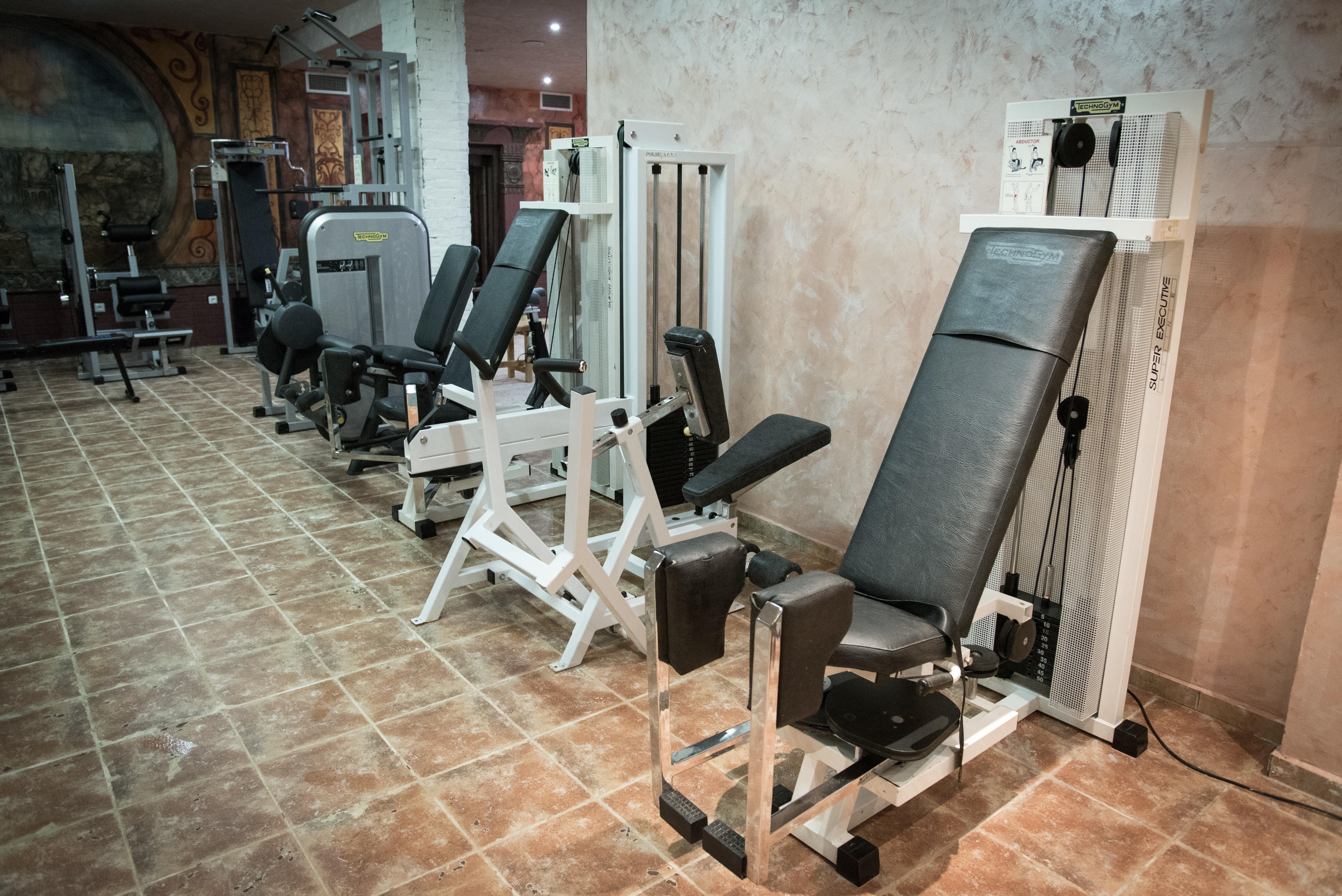 Imperial Palace Hotel Sunny Beach Exterior photo Leg extension machine