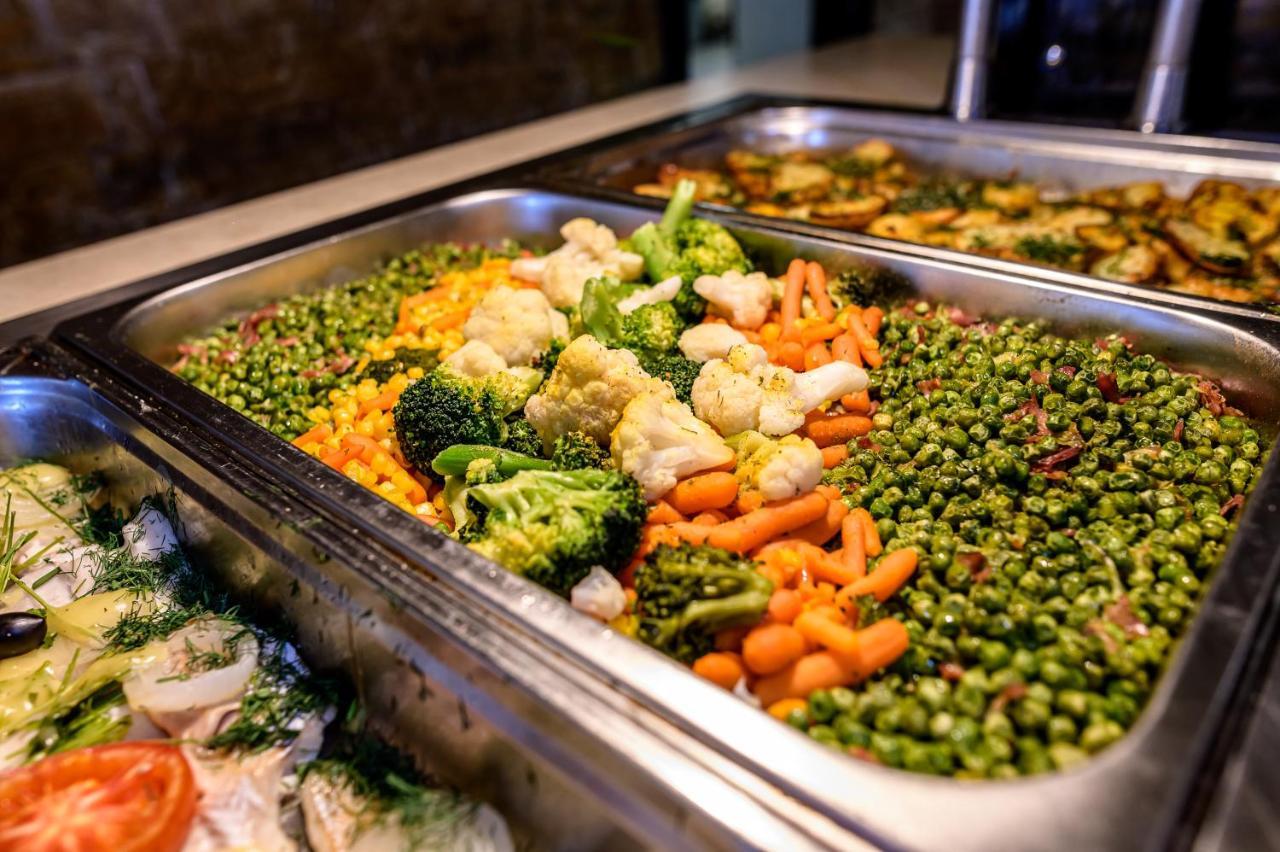 Imperial Palace Hotel Sunny Beach Exterior photo A chafing dish filled with vegetables