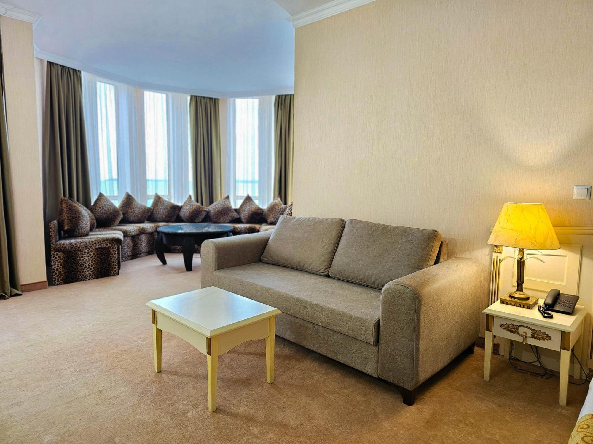 Imperial Palace Hotel Sunny Beach Exterior photo A living room in a suite