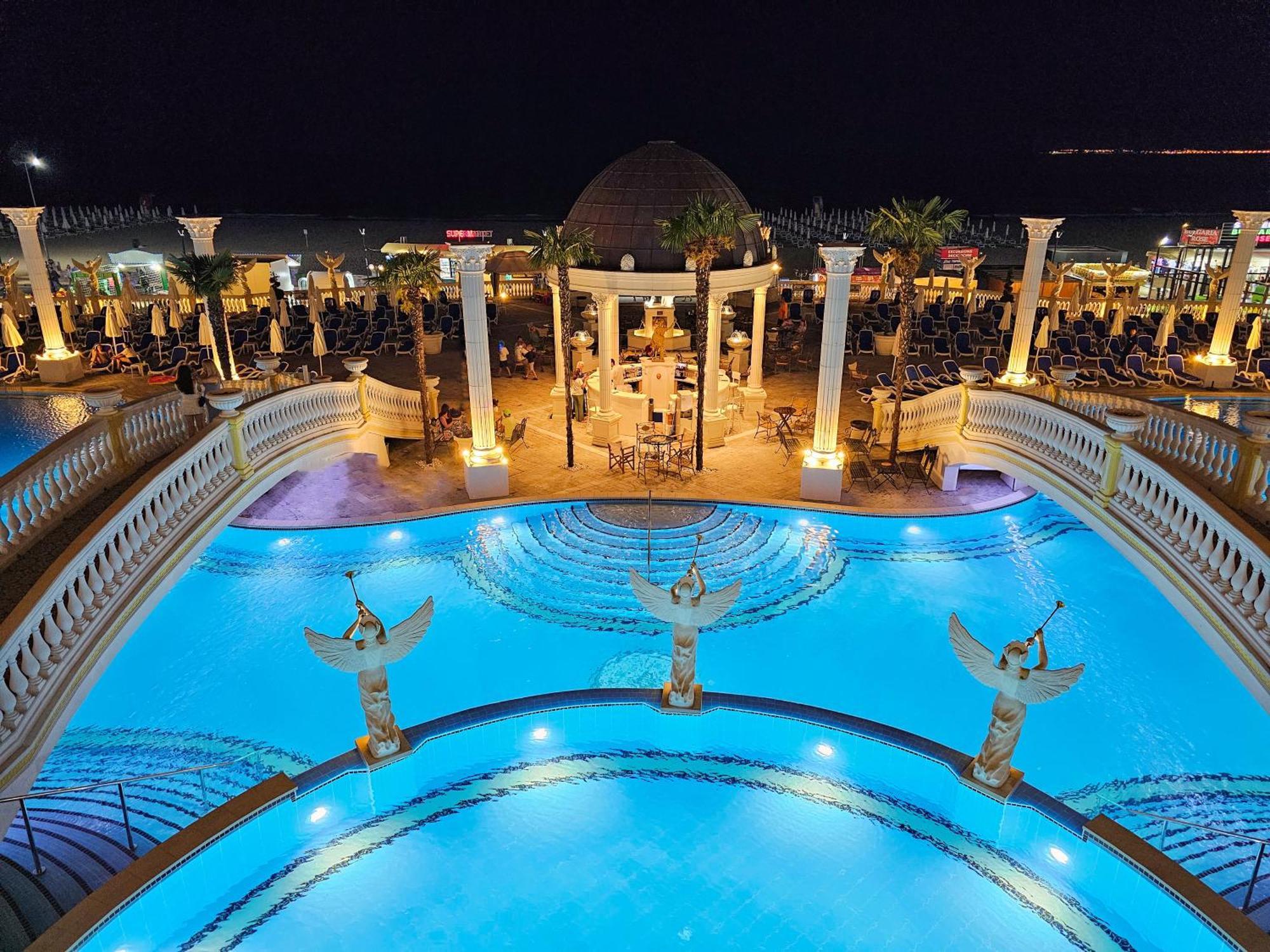 Imperial Palace Hotel Sunny Beach Exterior photo The pool at the Royal Towers